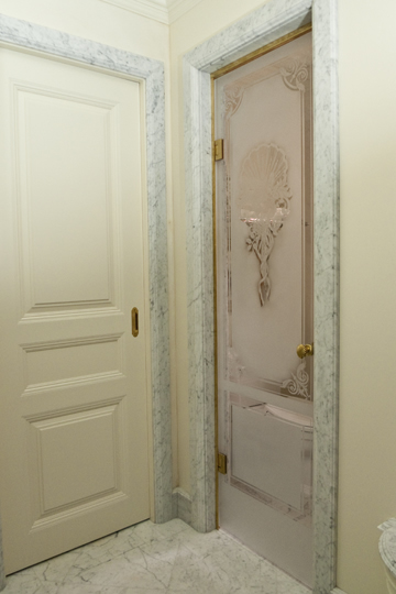 "Shell and Roses" shower door